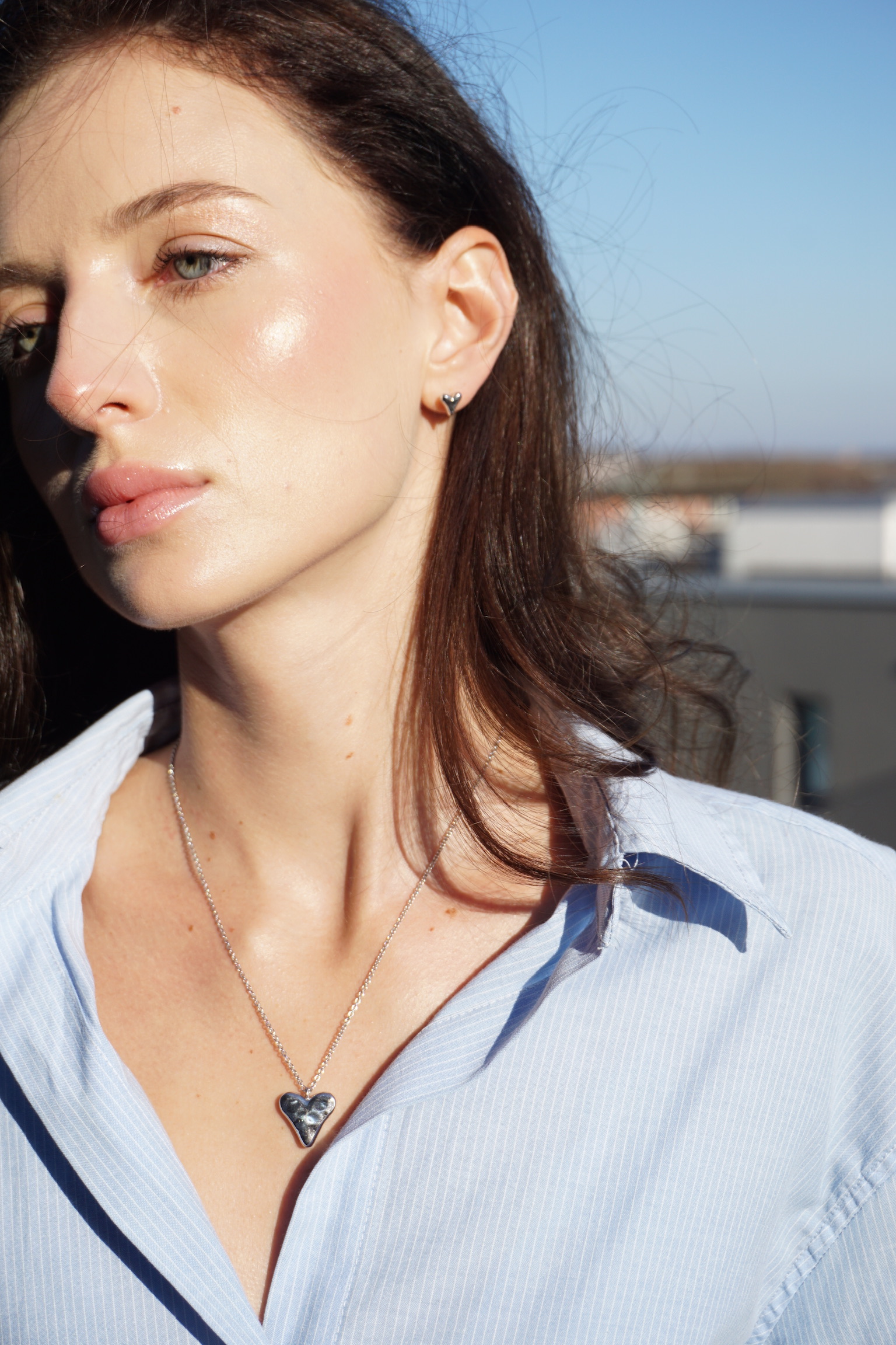 KINZU Heart Studs - 925 sterling silver heart earrings